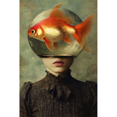 Surrealistische vrouw met goudvis